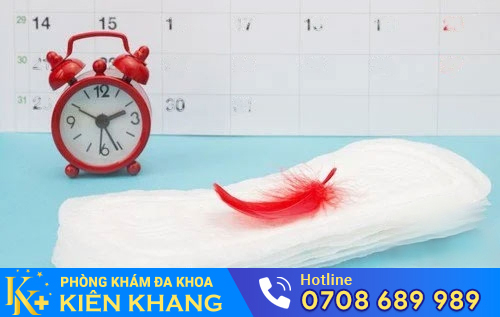 Chưa đến tháng mà ra máu